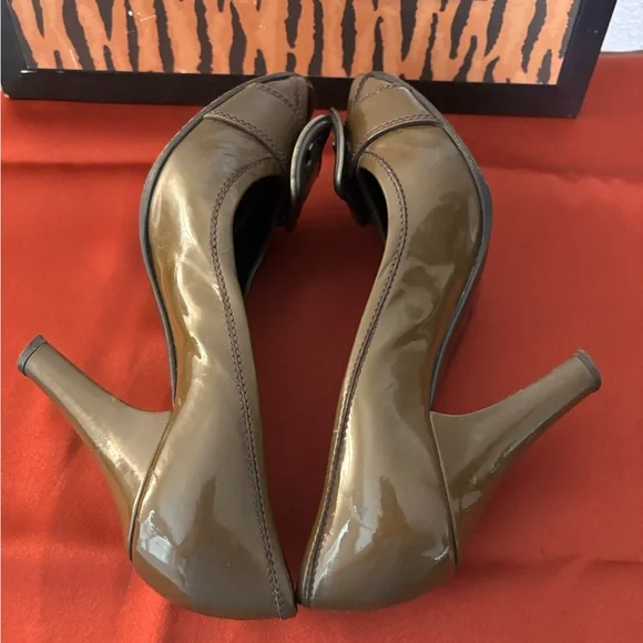 Fendi Olive/Army Green Patent Leather Buckle Peep-Toe Heels - Picture 14 of 16